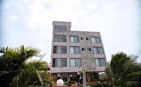 Plus 33 Hotel